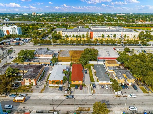 1859 NW 35th St, Miami FL 33142