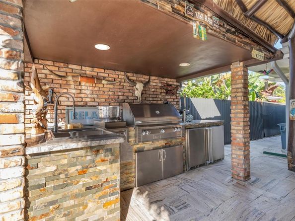 2108 NE 124th St, North Miami FL 33181