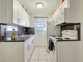 2145 Pierce St 326, Hollywood FL 33020