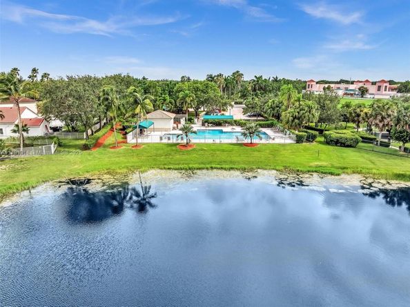 457 Cambridge Dr, Weston FL 33326