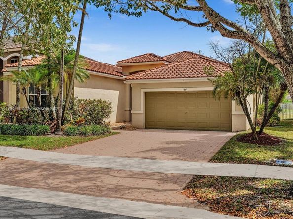 457 Cambridge Dr, Weston FL 33326