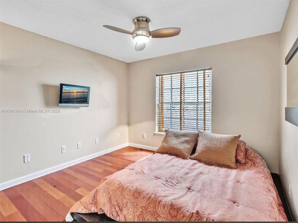 457 Cambridge Dr, Weston FL 33326