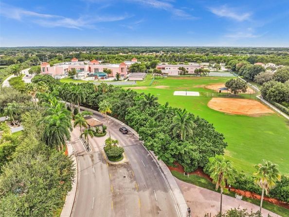 457 Cambridge Dr, Weston FL 33326