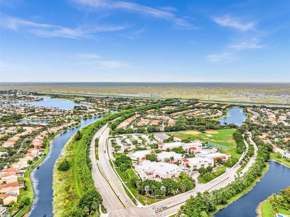 457 Cambridge Dr, Weston FL 33326