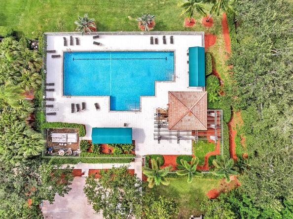457 Cambridge Dr, Weston FL 33326