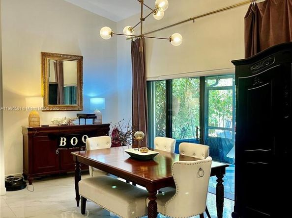 6201 Portsmouth Ln, Davie FL 33331