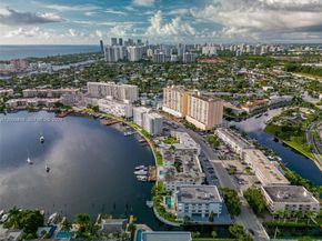 437 Golden Isles Dr 4J, Hallandale Beach FL 33009