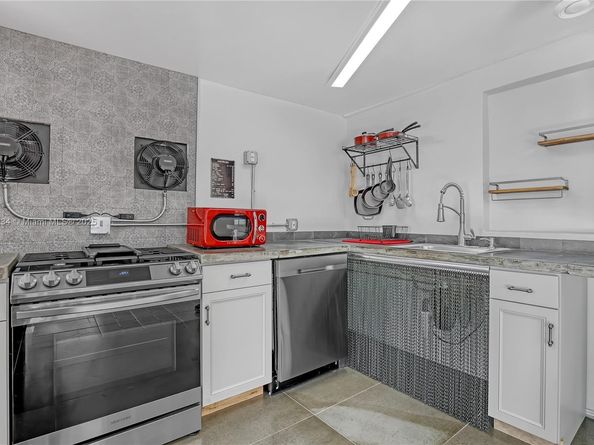 213 E 25th St, Riviera Beach FL 33404