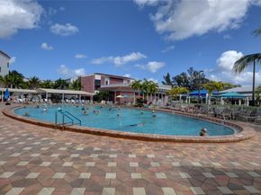 524 Tilford X 524, Deerfield Beach FL 33442