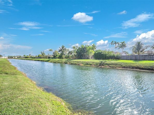 12104 SW 110th St Cir S, Miami FL 33186