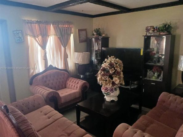 7708 SW 9th St, North Lauderdale FL 33068