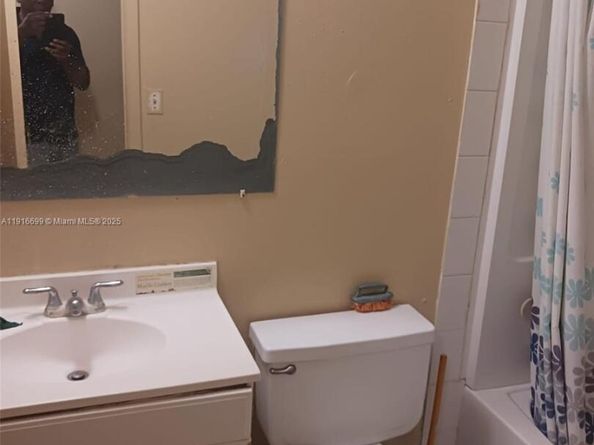 7708 SW 9th St, North Lauderdale FL 33068