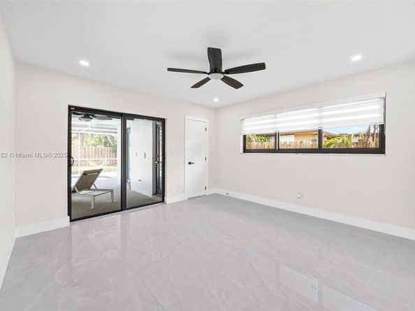 220 SW 75th Ter, Plantation FL 33317