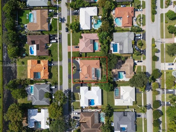220 SW 75th Ter, Plantation FL 33317
