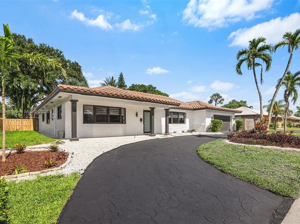 220 SW 75th Ter, Plantation FL 33317