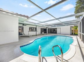 220 SW 75th Ter, Plantation FL 33317