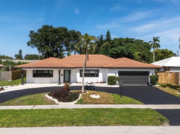 220 SW 75th Ter, Plantation FL 33317