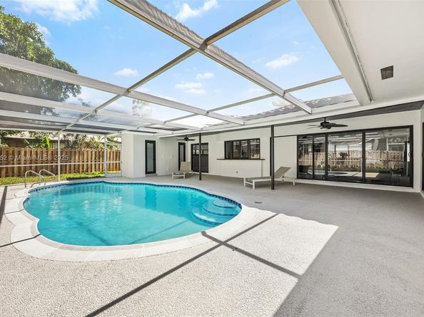 220 SW 75th Ter, Plantation FL 33317