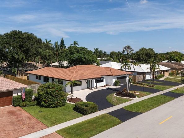 220 SW 75th Ter, Plantation FL 33317