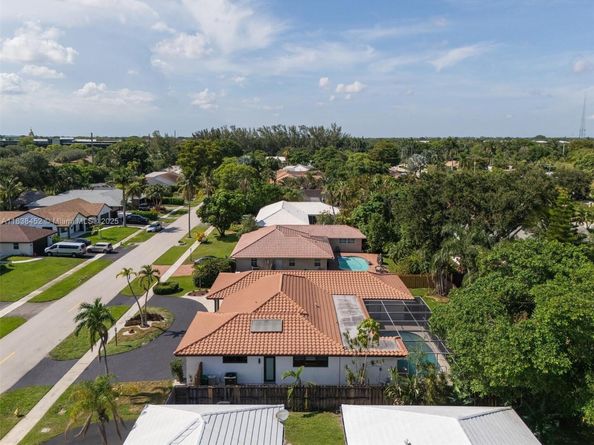 220 SW 75th Ter, Plantation FL 33317