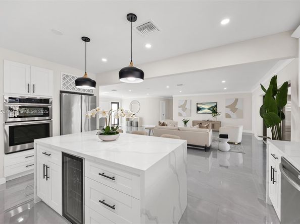 220 SW 75th Ter, Plantation FL 33317