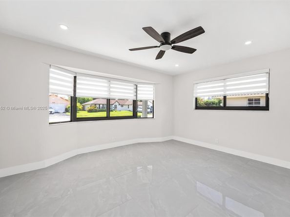 220 SW 75th Ter, Plantation FL 33317