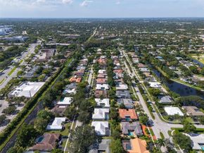 220 SW 75th Ter, Plantation FL 33317