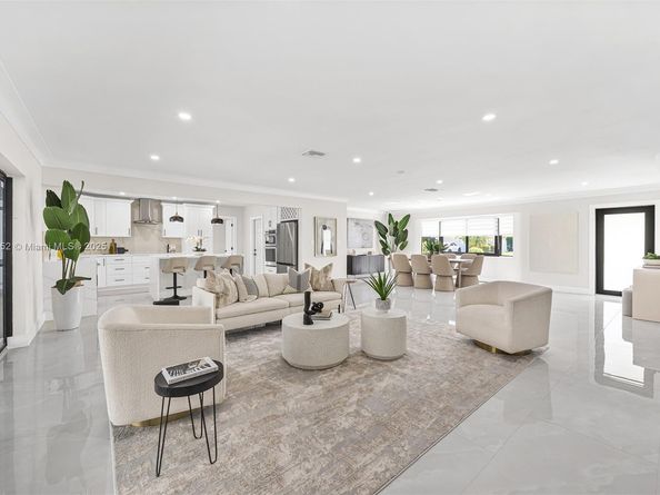 220 SW 75th Ter, Plantation FL 33317