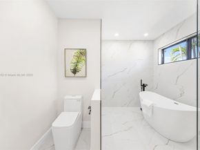 220 SW 75th Ter, Plantation FL 33317