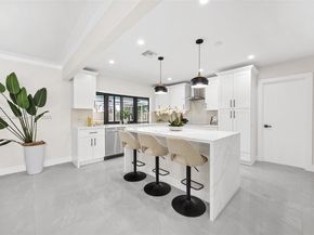 220 SW 75th Ter, Plantation FL 33317