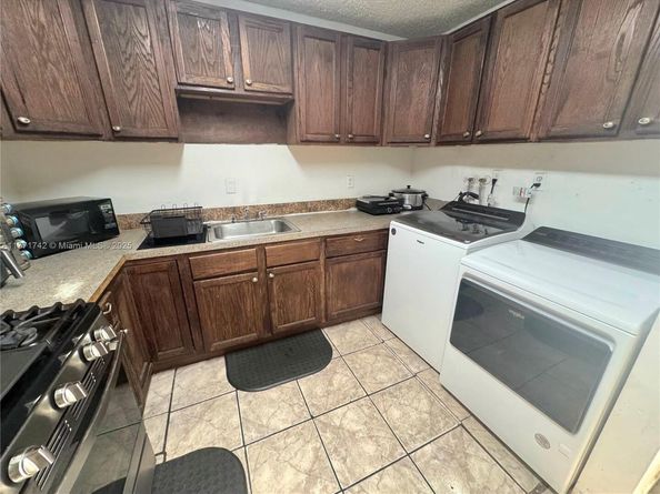 4411 NW 185th St 4411, Miami Gardens FL 33055