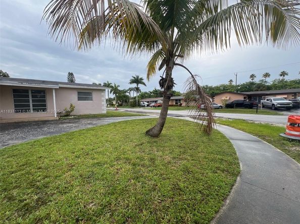 8361 NW 28th Pl, Sunrise FL 33322