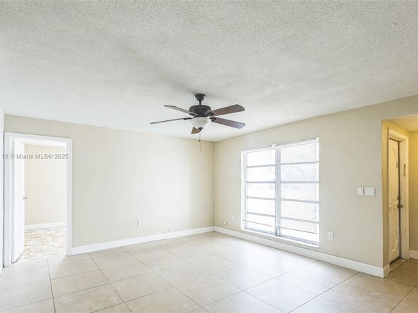 8361 NW 28th Pl, Sunrise FL 33322