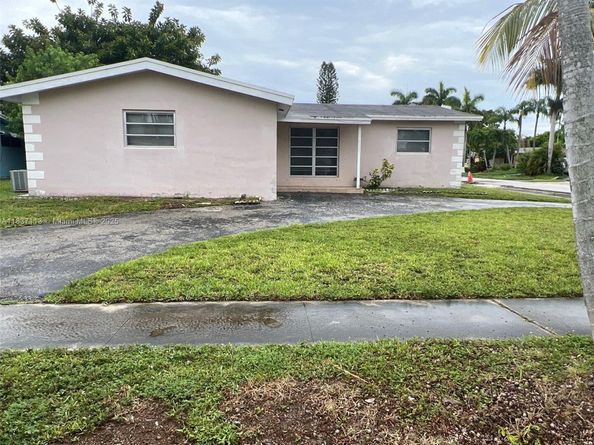 8361 NW 28th Pl, Sunrise FL 33322