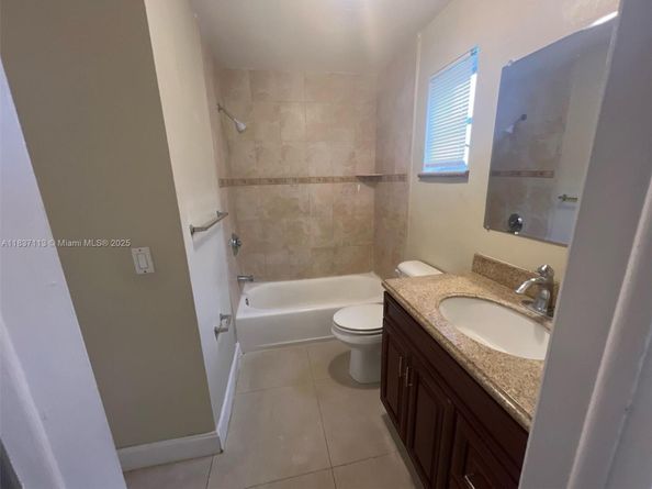 8361 NW 28th Pl, Sunrise FL 33322