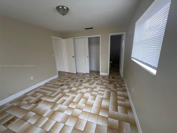 8361 NW 28th Pl, Sunrise FL 33322