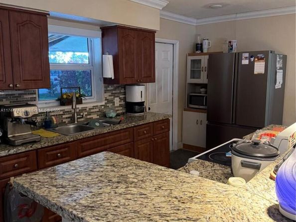 2770 NW 164th Ter, Miami Gardens FL 33054