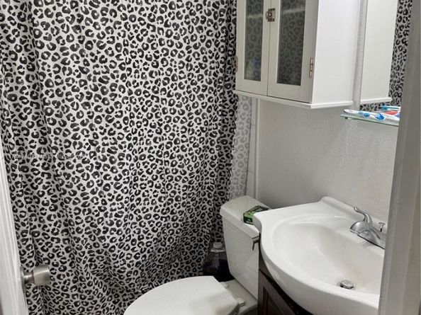 2770 NW 164th Ter, Miami Gardens FL 33054