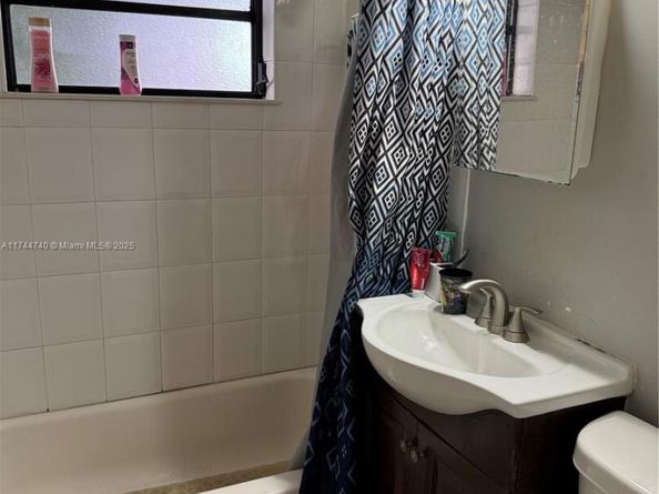 2770 NW 164th Ter, Miami Gardens FL 33054