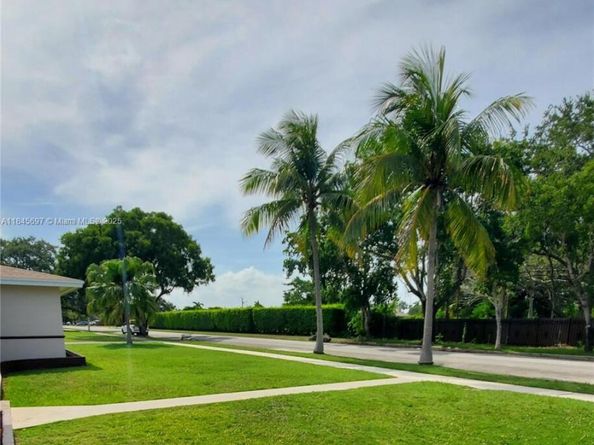 142 NW 21 St, Homestead FL 33030