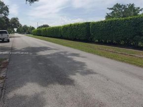 142 NW 21 St, Homestead FL 33030