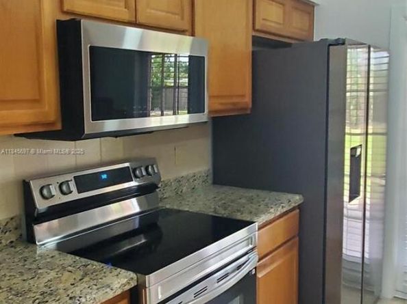 142 NW 21 St, Homestead FL 33030