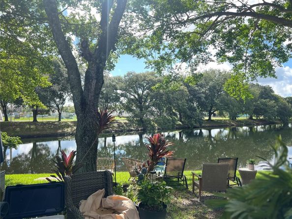 8320 SW 12th St, Pembroke Pines FL 33025