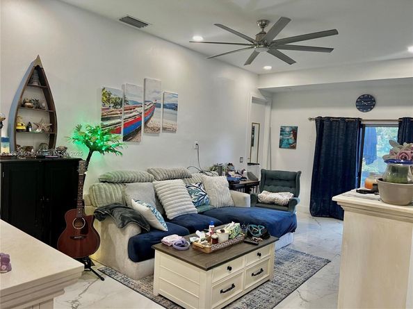8320 SW 12th St, Pembroke Pines FL 33025