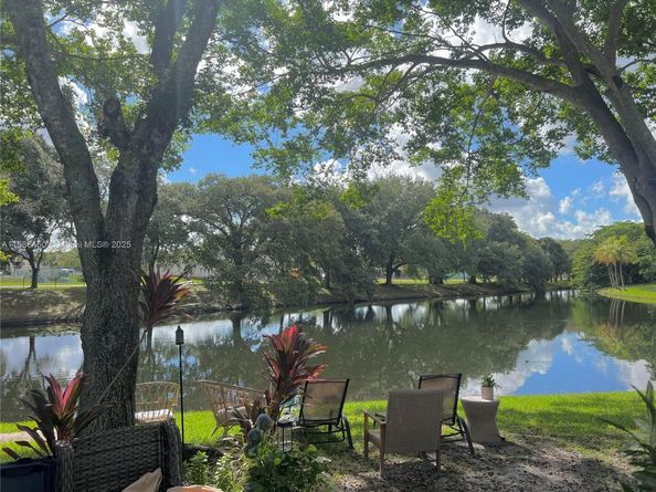 8320 SW 12th St, Pembroke Pines FL 33025