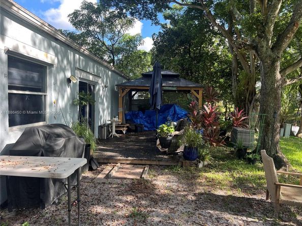 8320 SW 12th St, Pembroke Pines FL 33025