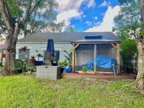 8320 SW 12th St, Pembroke Pines FL 33025