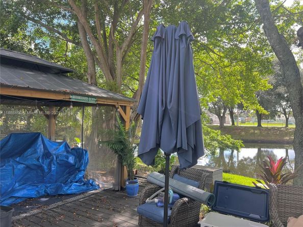 8320 SW 12th St, Pembroke Pines FL 33025