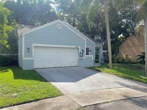 8320 SW 12th St, Pembroke Pines FL 33025