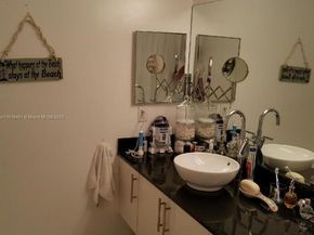 31 SE 5th St 2205, Miami FL 33131